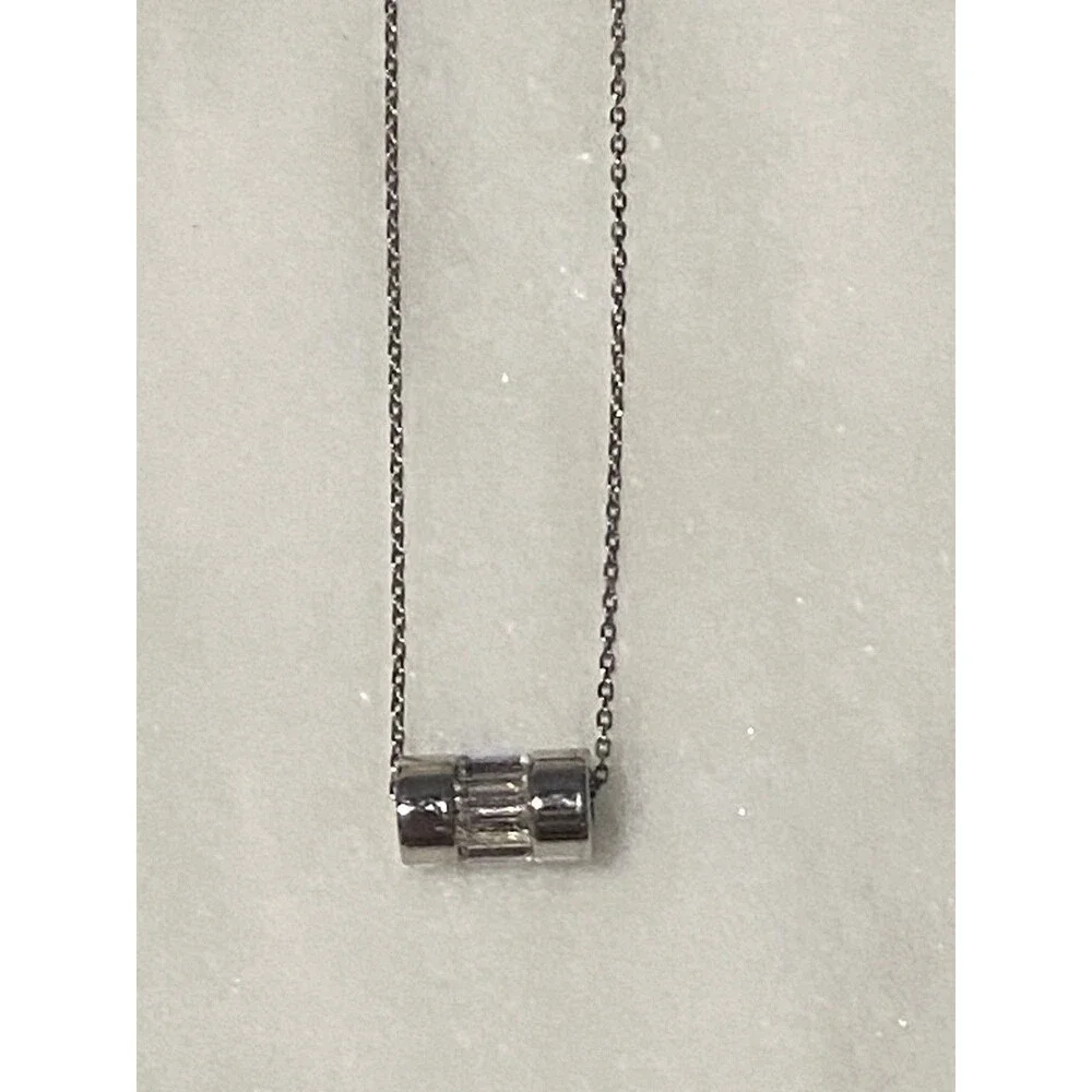 MICHAEL KORS SILVER TONE CRYSTAL BAGUETTE BARREL PENDANT NECKLACE-MKJ4950